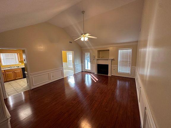 5th image of 25 Roxbury Dr