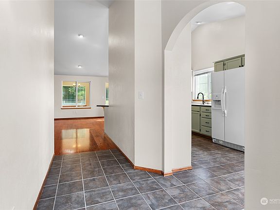 3rd image of 1711 Meadow Place