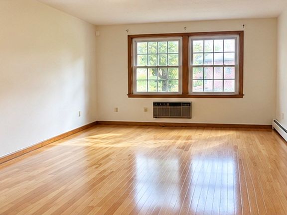 4th image of 27 Ridgewood Ln APT 14
