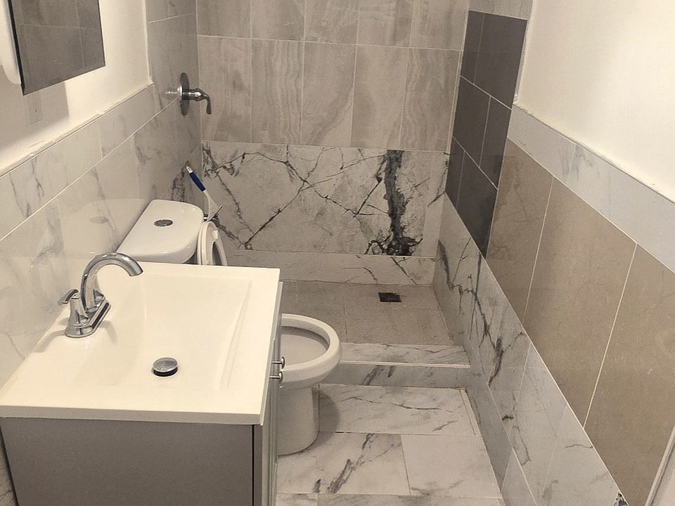 2nd image of 538 Pine St #5