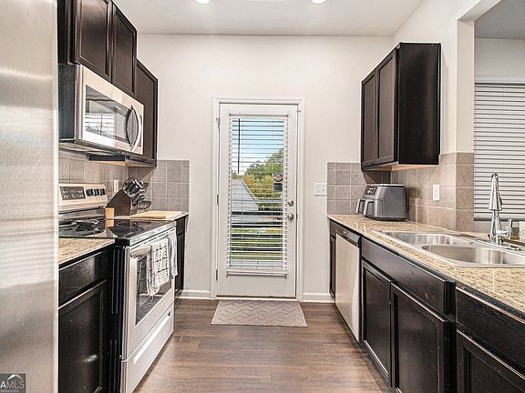 3rd image of 5642 Union Pointe Dr