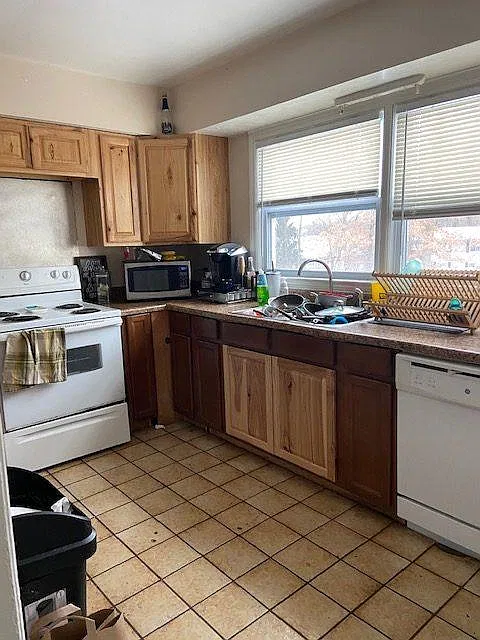 1335 Knollwood Ave — Photo 3