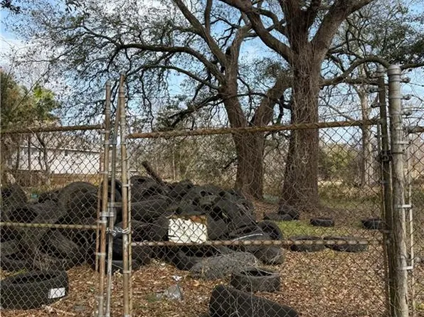 4455 Gawain Dr, New Orleans, LA 70127