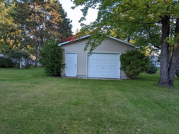 2nd image of 14722 Louhi St