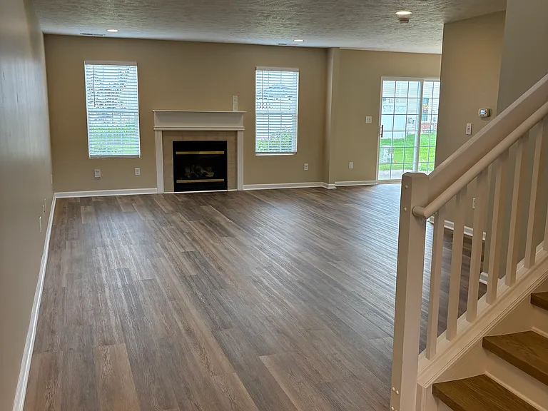 453 Filmore Dr — Photo 4