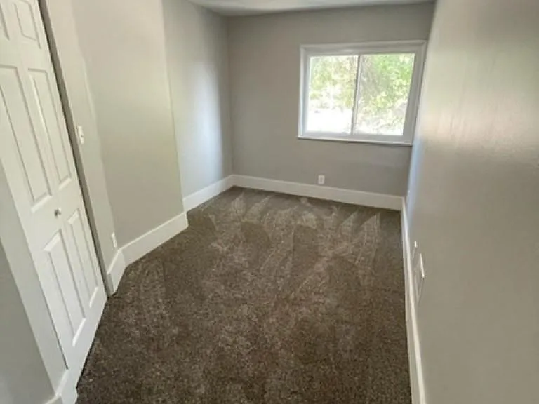 233 W Twelve Mile Rd — Photo 5
