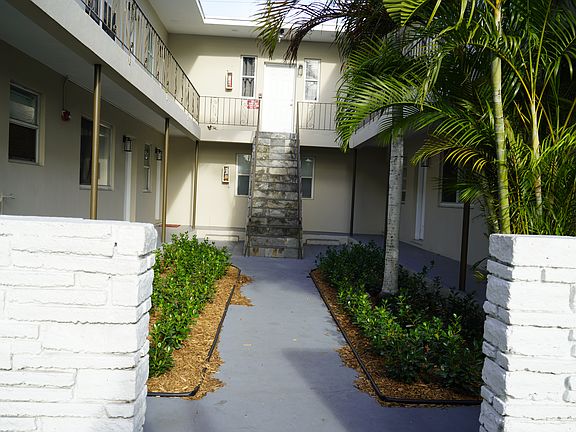 2nd image of 1800 SW 22nd Ave APT 4