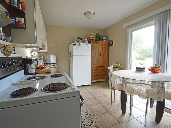 3rd image of 1104 Lake Forest Dr