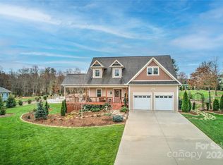 56 Eugene Ln, Flat Rock, NC 28731