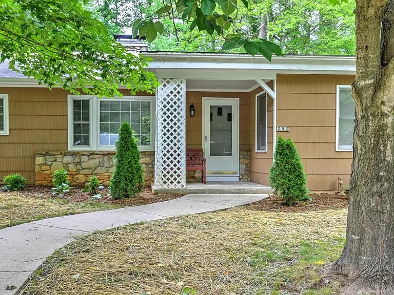 292 White Pine Dr — Photo 3