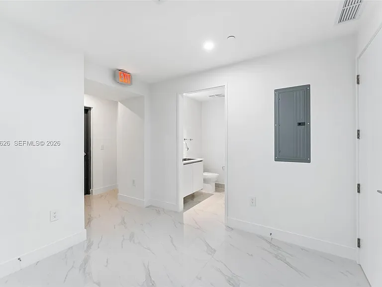 700 NE 24th St #5401 — Photo 29