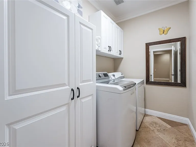2676 Lochleven Way — Photo 40