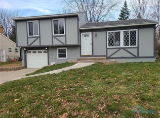 330 Edgewood Dr, Perrysburg, OH 43551