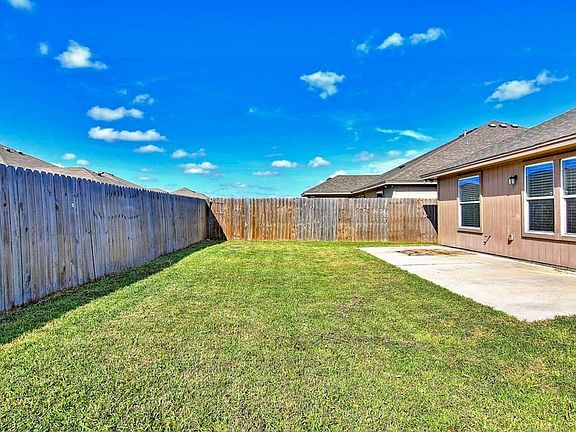 2nd image of 3021 Cantabria St