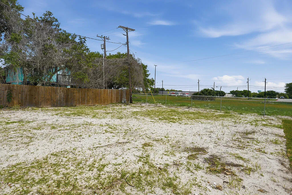 2 bed, 2.0 bath, 1120 sqft, $2,500 — Photo 2