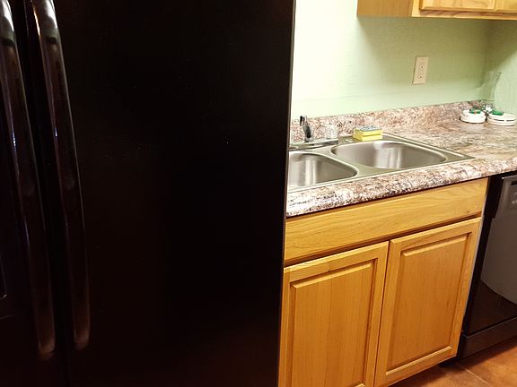 Double sink in kitchen