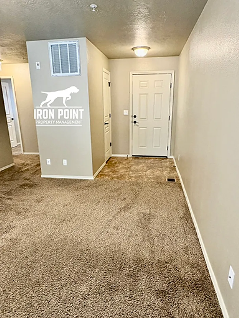 Building Photo - 16563 N Investor Loop