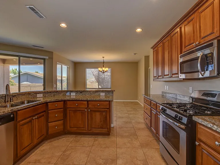 1712 Claire St — Photo 10