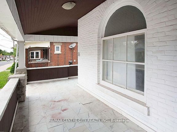 3rd image of 66 Adelaide St S