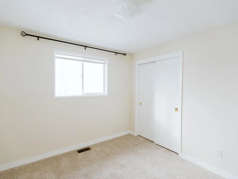 1233 Pineview St — Photo 7