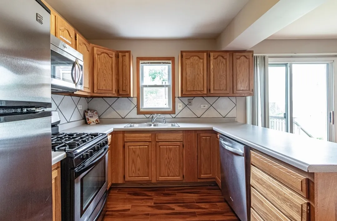 2 bed, 1095 sqft, $2,400 — Photo 4