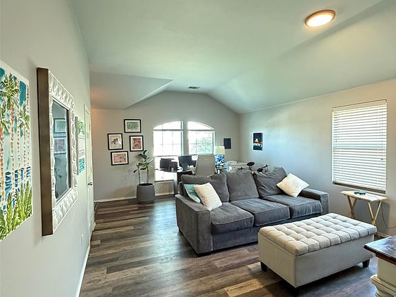 4th image of 1201 Oakbrook St