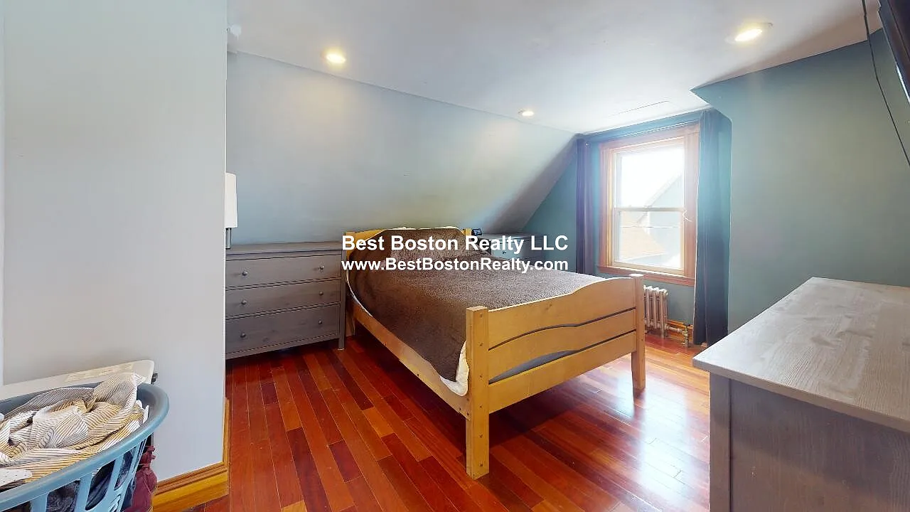 3 bed, 1200 sqft, $3,600 — Photo 4