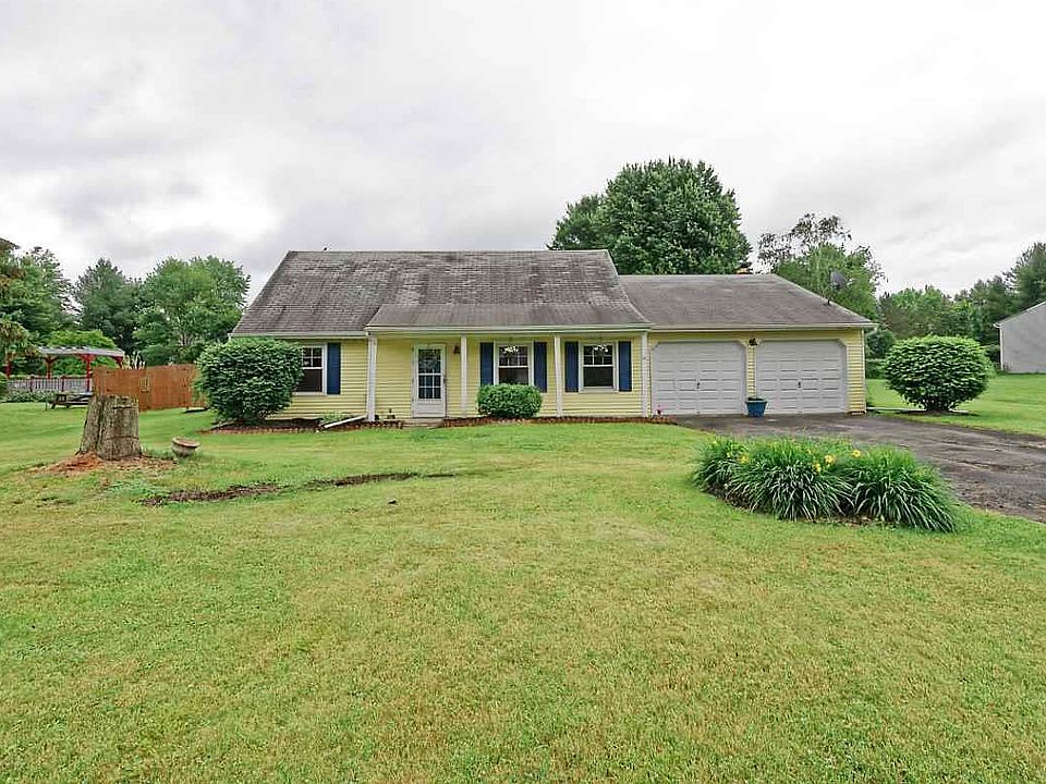 1st image of 14 Pinewood Dr
