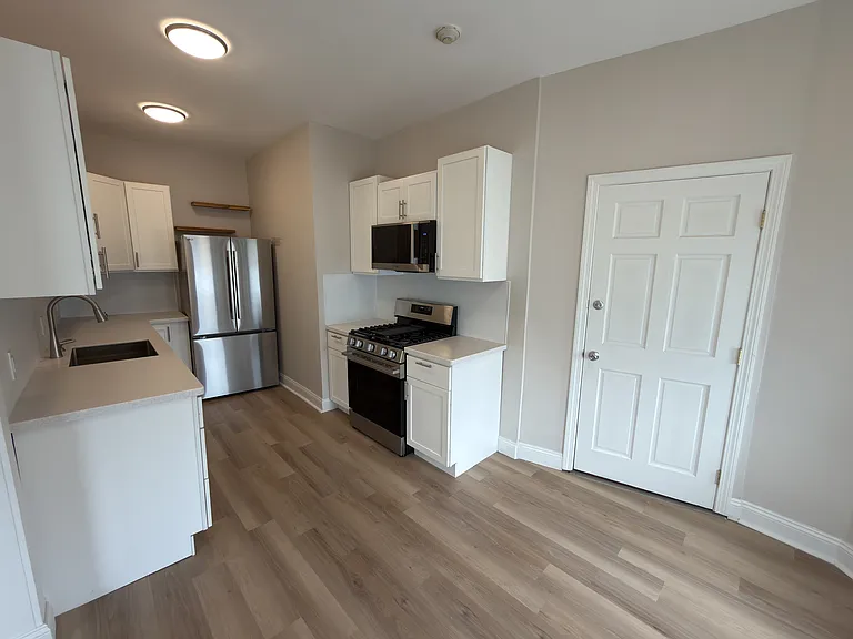 394 Riverway #3 — Photo 3