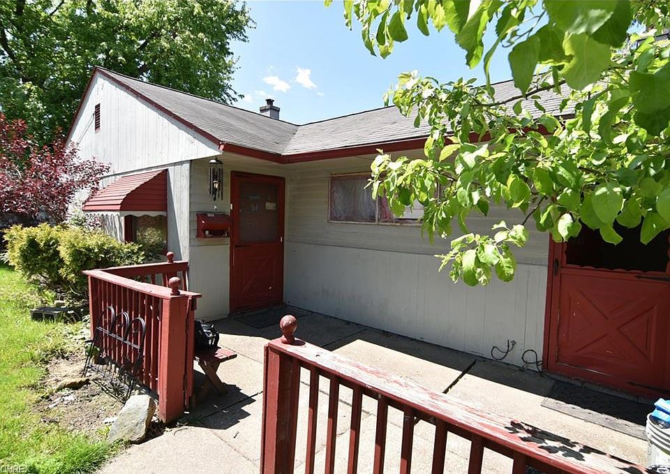 1st image of 217 Colonial Dr
