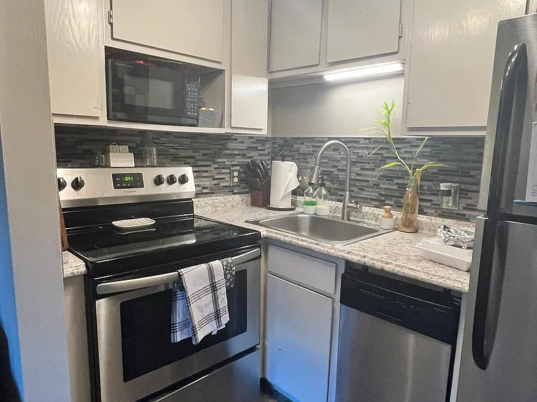 2108 N Garland Ave #2 — Photo 14