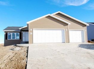4522 Crown Point Rd, Mandan, ND 58554