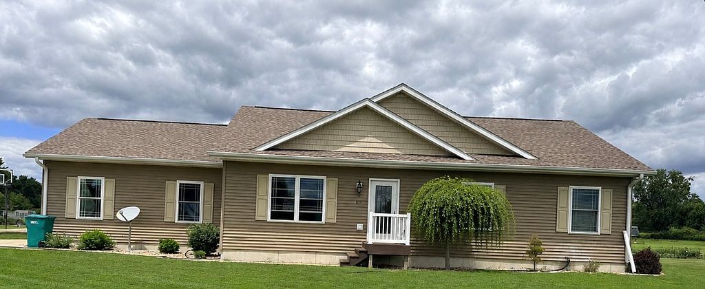 107 Dover Cir - Property Image