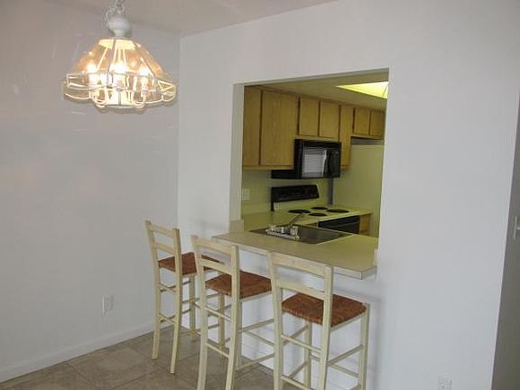 Breakfast bar and pass thru