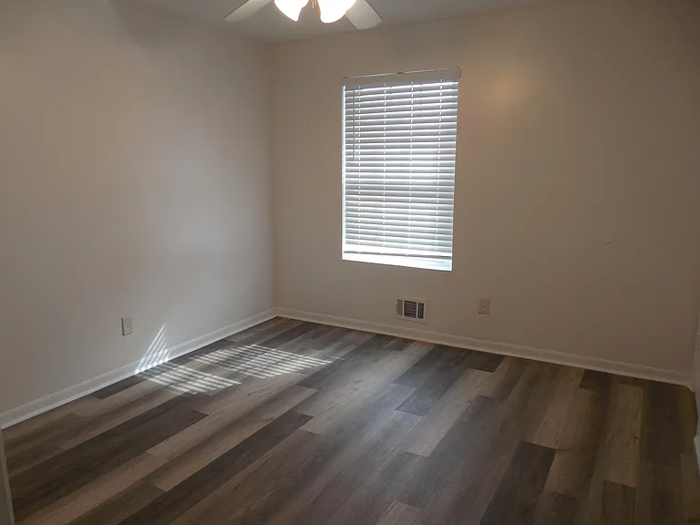 107 Springlakes Cir — Photo 10