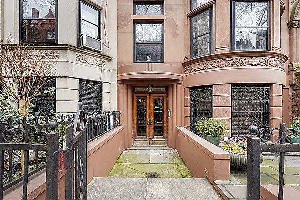 1st image of 300 Garfield Pl APT 2