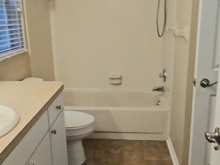 Second bedroom bathroom / guest bathroom