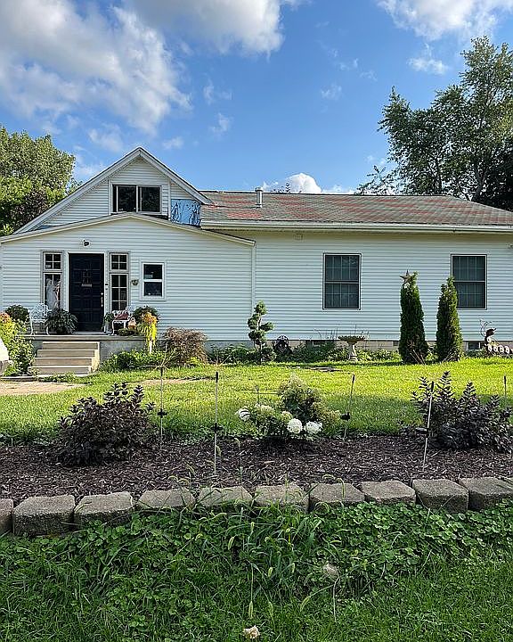 1st image of 39225 W Huron River Dr