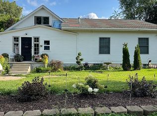 39225 W Huron River Dr, Romulus, MI 48174