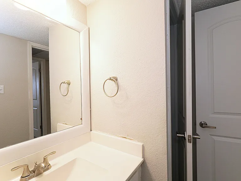 City Crest Apartments — Photo 146