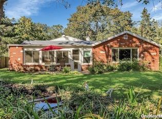 10725 Old Sound Ave, Mattituck, NY 11952