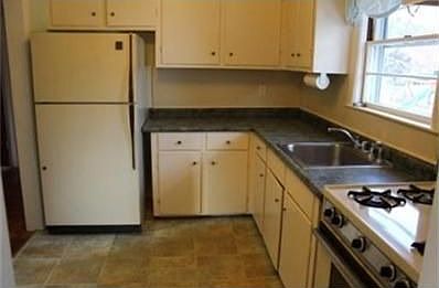 5th image of 15 Wheaton Rd