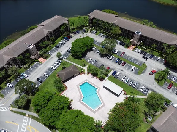 12500 SW 5th Ct APT 307M, Pembroke Pines, FL 33027