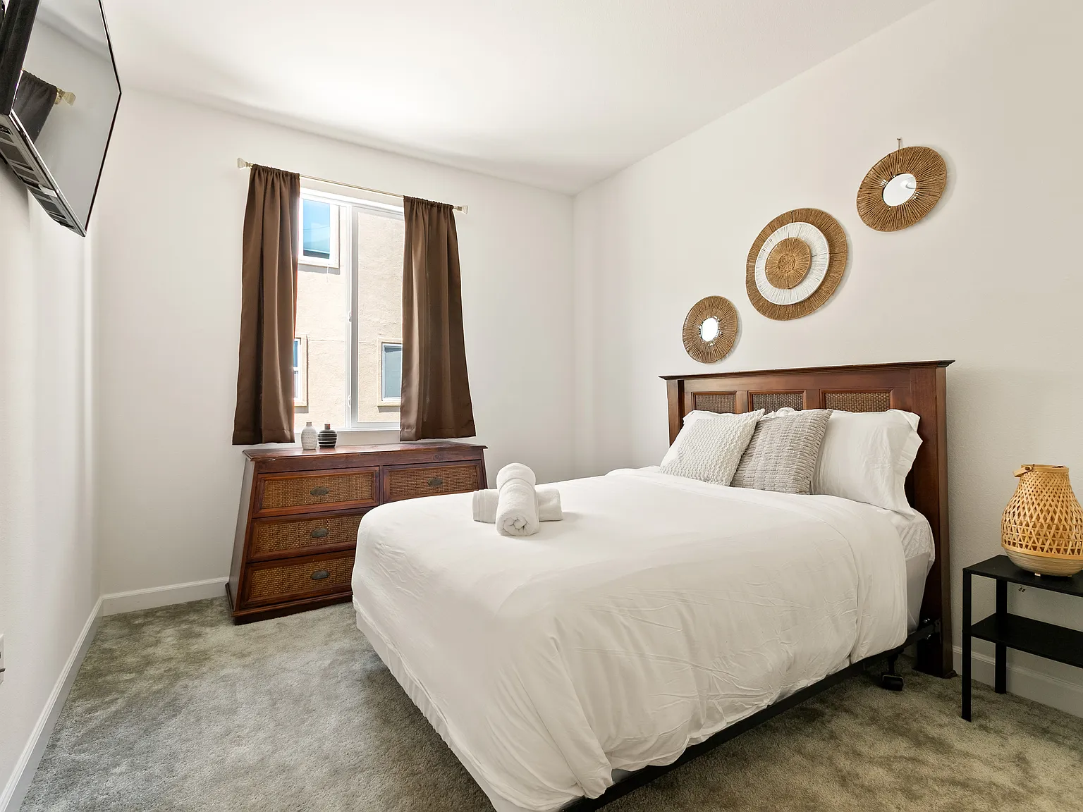 4 bed, 1680 sqft, $7,450 — Photo 4