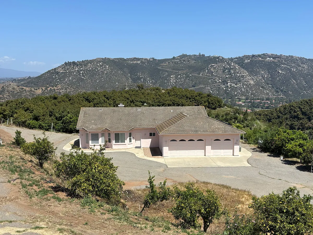 Building Photo - 29281 Lawrence Welk Ln
