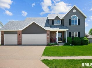 2081 Ashford Dr, Bettendorf, IA 52722