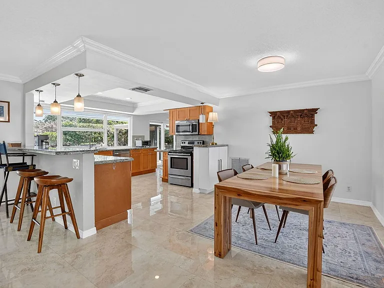 424 SW 7th Way #424 — Photo 4