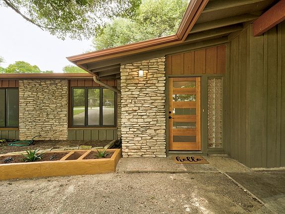 5th image of 3304 Catalina Dr
