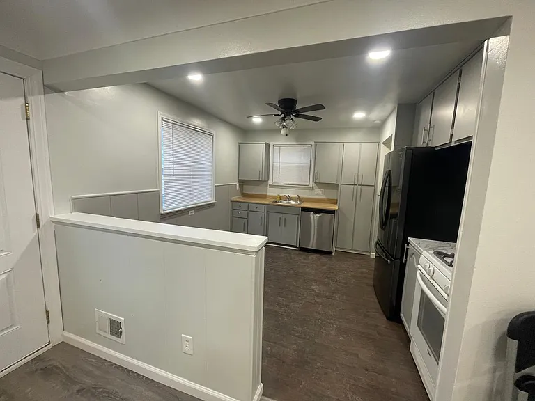 4154 Campbell St — Photo 3