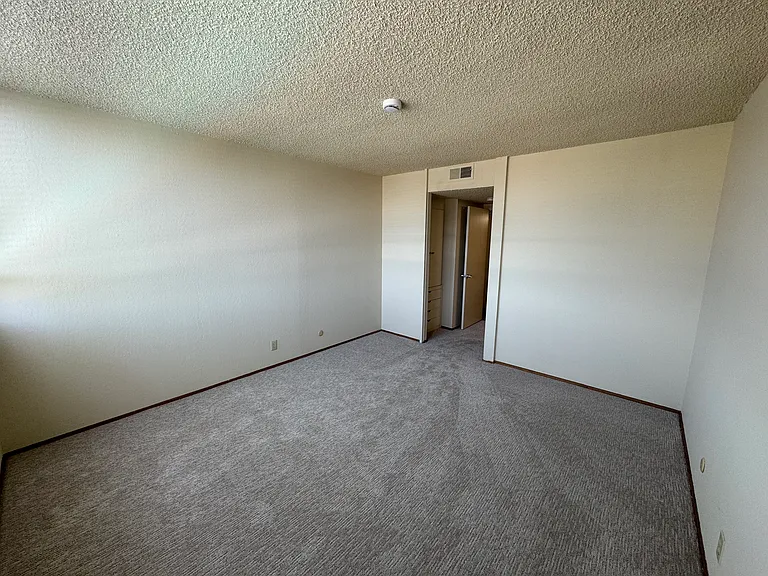 Imperial Apartments — Photo 26